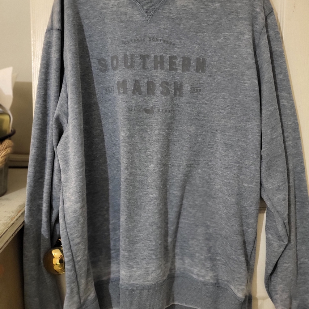 Southern Marsh Men's Heathered Gray Crewneck Sweater